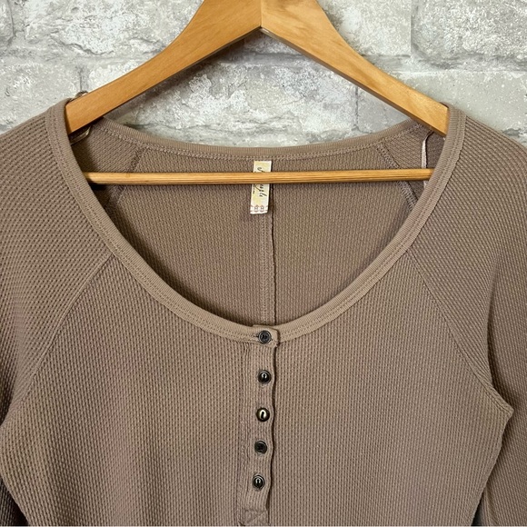 Free People Women's Medium Alpine Ski Lodge Thermal in Beige. Crotchet Knit Cuff - Picture 4 of 10